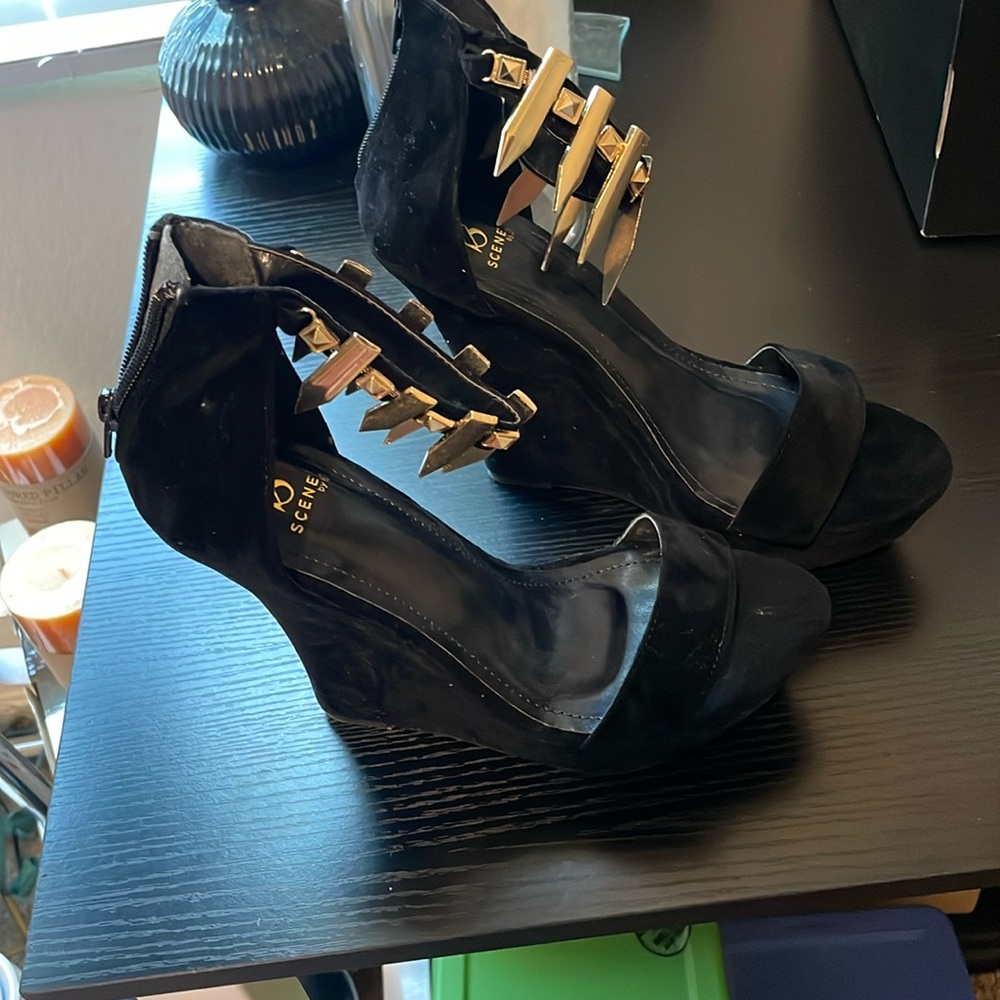 Size 8 black wedge with gold embellishments 5 inch heel(wedge)